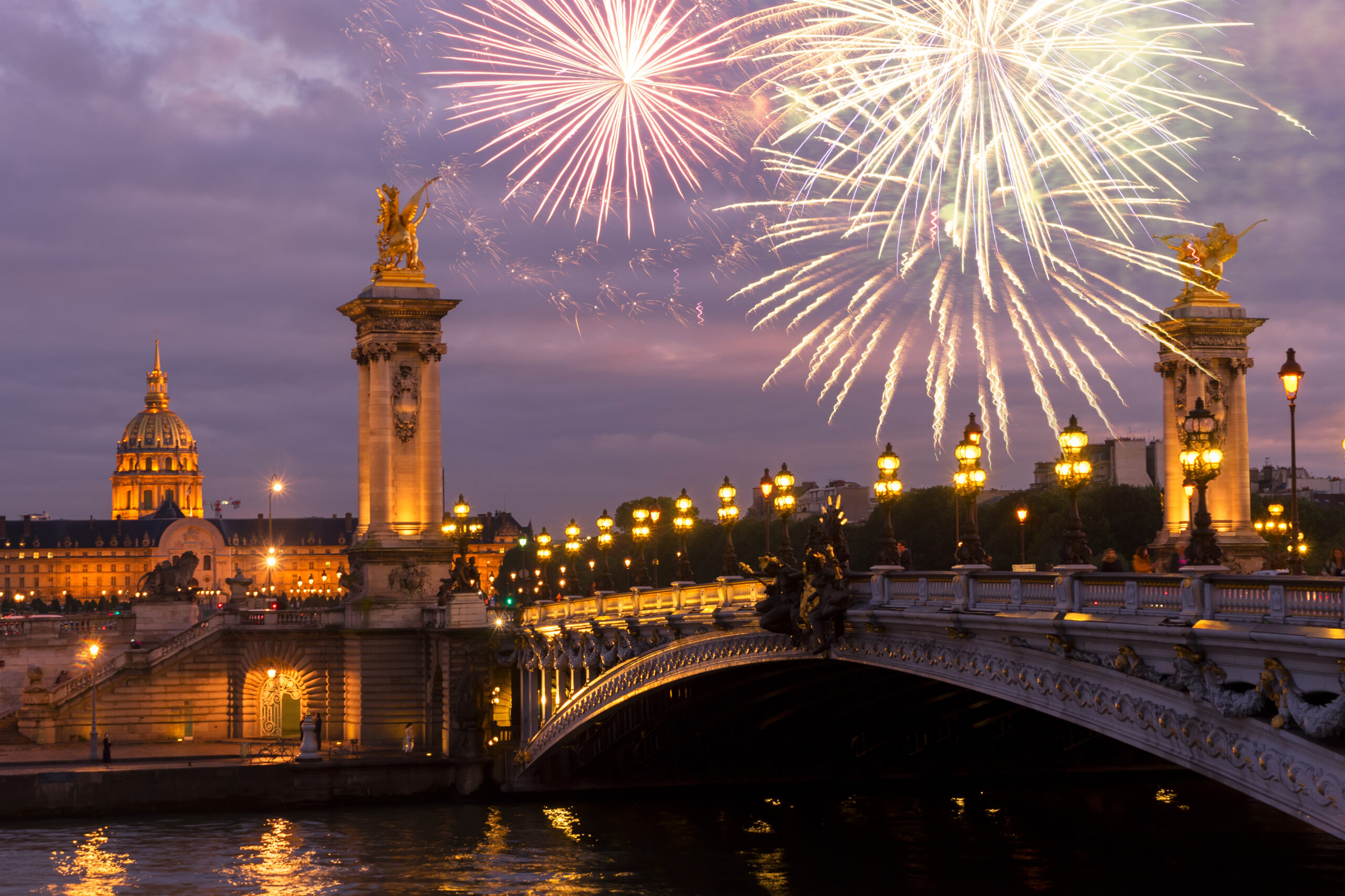 Table de dîner-croisière sur la Seine
